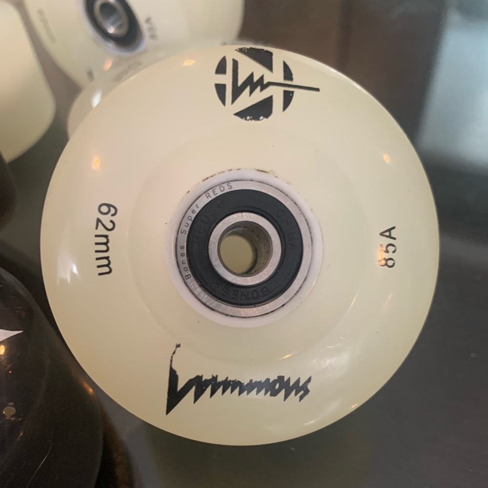 ***SOLD*** LUMINOUS LED roller skate wheels